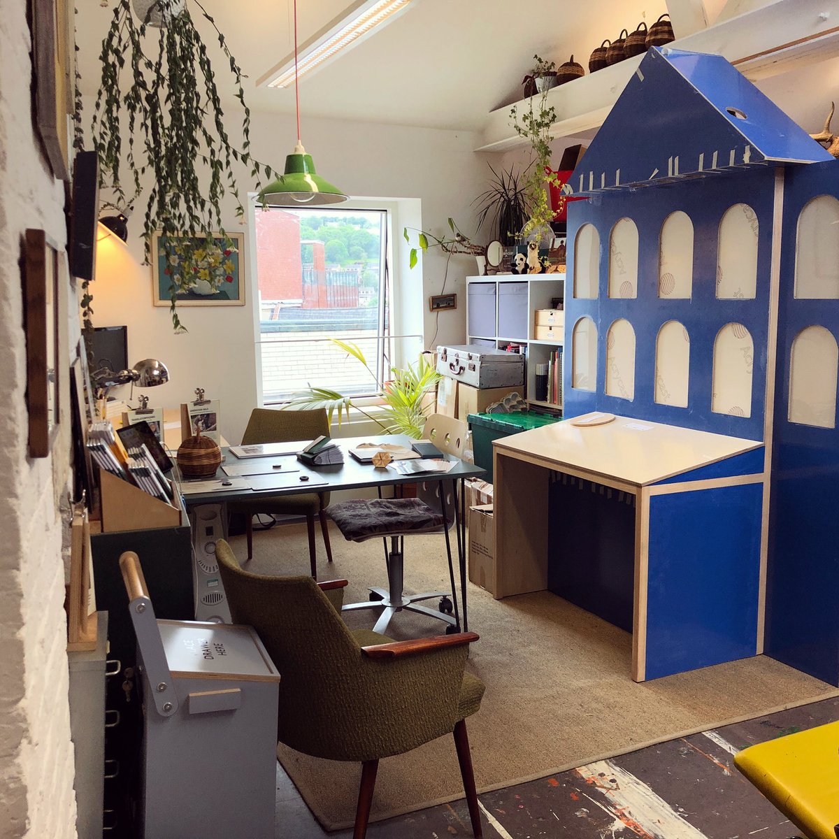 Stand + Stare tweet media