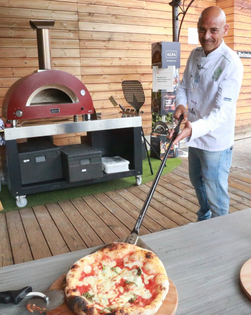 alfaforni_real's tweet photo. So much fun with Chef Pinto and Alfa BRIO🔥
M️any ongoing events and many scheduled! Alfa always live on territories, ready to offer the most suitable oven for every kind of request. Try yourself!
#alfaforni #eventplanning #pizzacourse #italianfood #pizzalover #pizzaschool https://t.co/3KqwD12kwQ