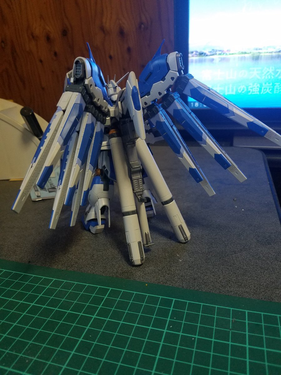 onaniman0609's tweet photo. RG Hi-ν[NEU]ガンダム素組完成！
もう少しゲート処理キレイにしてデカールとつや消しクリア吹いて終わりにしよう💨 https://t.co/Vdljo8Ptpa