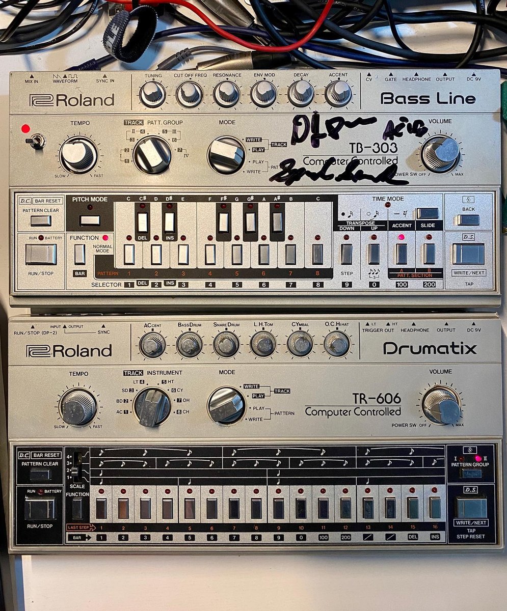 Decksaver's tweet photo. 'When the #tb303 meets her sister the #tr606 for the first time since 1982 😭 thank you to my family for making this possible ❤️
( #📷 @sirushood )
#roland #phuture #djpierre #acid #studiogear #vintagestudiogear #drummachine #acidhouse https://t.co/S1YxDKbqfz