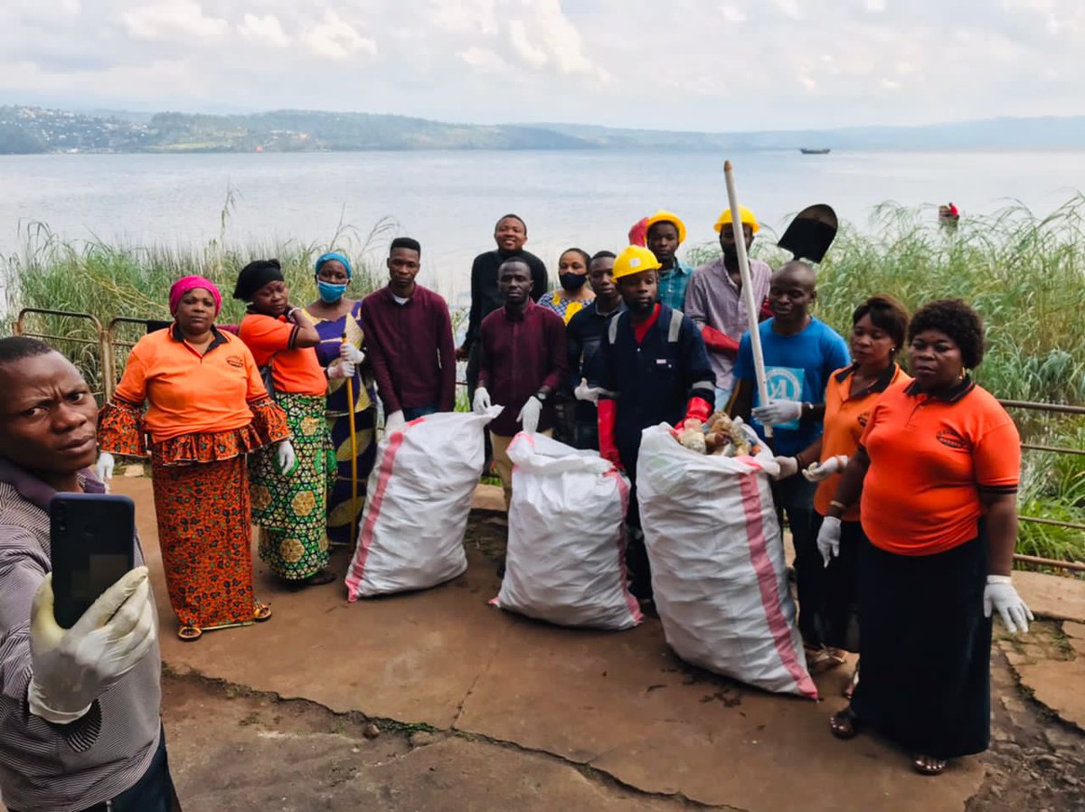 blaisefanubarum's tweet photo. Travaux communautaires organisés par #YALIRDC- S/K #PLASYCOR, #COSOPAX pour la célébration de la journée mondiale de l'environnement ce samedi 11 juin à Labotte
@KerryByamungu @karel_muhongya @NicMenemene @PatKongolo26 @chrisczadi @JeffMwenyemali @YaliRDC https://t.co/vQSE914SZn