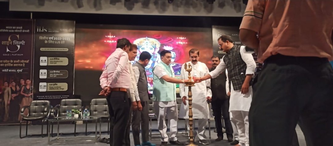 aijgf4india's tweet photo. #AIJGF के मध्य प्रदेश संयोजक व #JDWA के सचिव  संतोष सराफ जी के द्वारा इंदौर में शानदार कार्यक्रम
@praveendel @pankajaroraCAIT @AshokVermaCait @manindra_soni @SushilKjain @CAITIndia @sumitagarwal_IN @kediafincorp @jadwa @SantoshSaraf5 https://t.co/iTEpUCXf4G