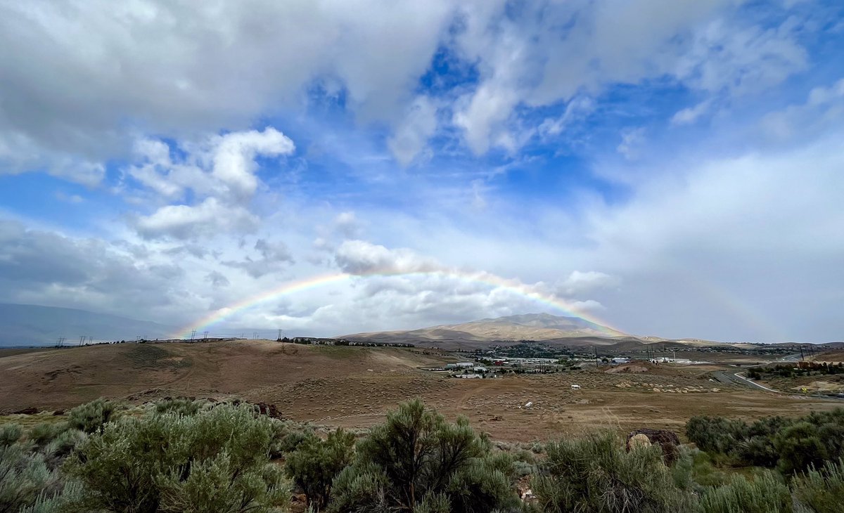 NWSReno's tweet photo. 🚨Rainbow alert! Nevada skies keep showing off this weekend. https://t.co/8kMCvqDLXy