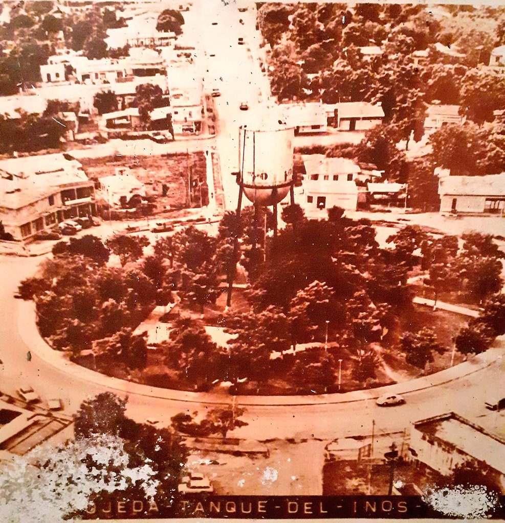 Ciudad_Ojeda's tweet image. Plaza Alonso de Ojeda, cuando tenía el tanque perteneciente al #INOS se desconoce el año que se removió. #CiudadOjeda