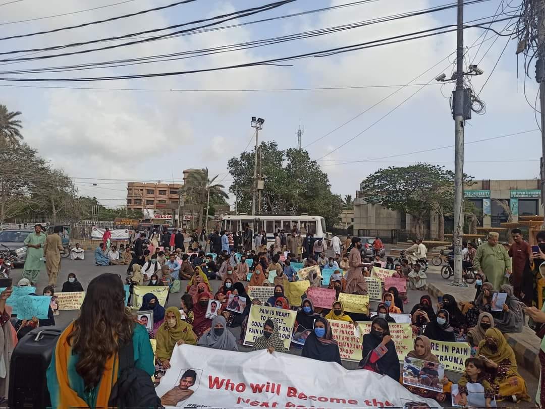 thebalochnews's tweet photo. Sit-in protest in front of Sindh assembly for the release of Doda and Gamshad, students of KU enforcedly disappeared on June 6, 2022.

#ReleaseDodaAndGamshad https://t.co/KxF8z4RtIj