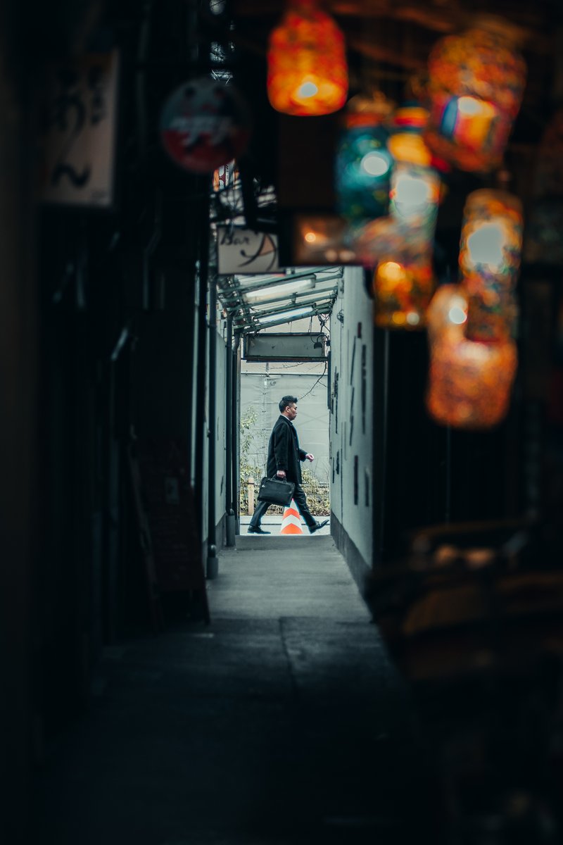 djmsnaps's tweet photo. Japanese salary man commute https://t.co/PeFQFtR2zY