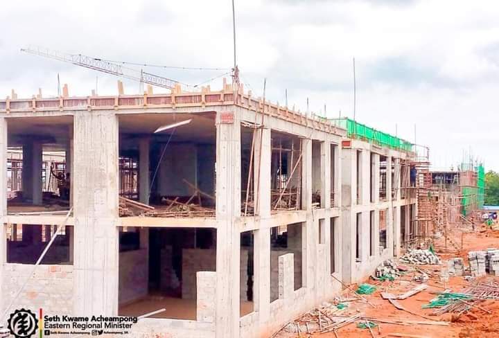 Ongoing construction of Eastern Regional Hospital in Koforidua.

Phase one of this new hospital project involves the construction of a two hundred and eighty-five (285) bed facility, out of the total capacity of six hundred (600) beds.

#LeadershipOfService
#Agenda111