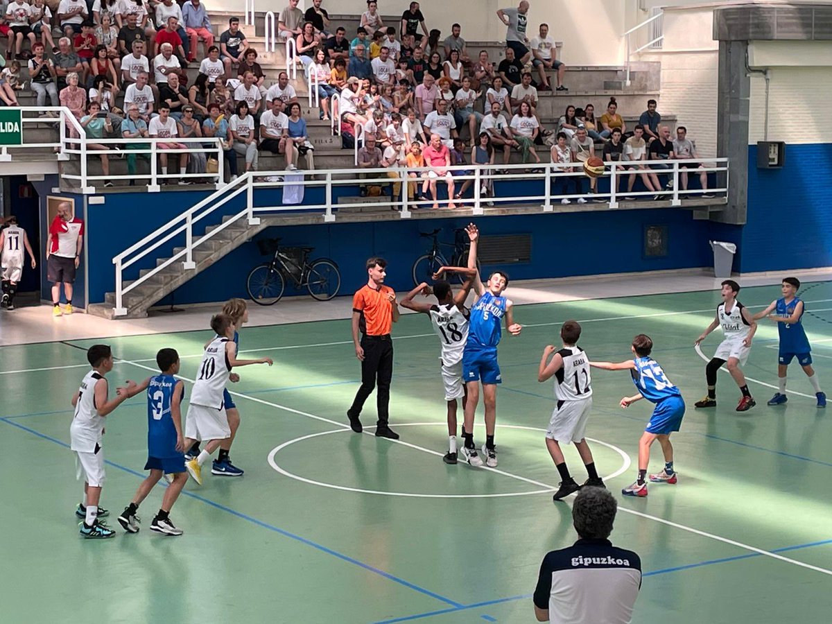fgbaloncesto's tweet photo. #EUSKNAF21 #miniGasteiz
#Mutilak
🏆 Finala
@Basketaraba 4️⃣8️⃣
@fgbaloncesto 1️⃣9️⃣
Atsedenaldia.
#SaskiGipuzkoa🏀 https://t.co/5sy2ILQT4U