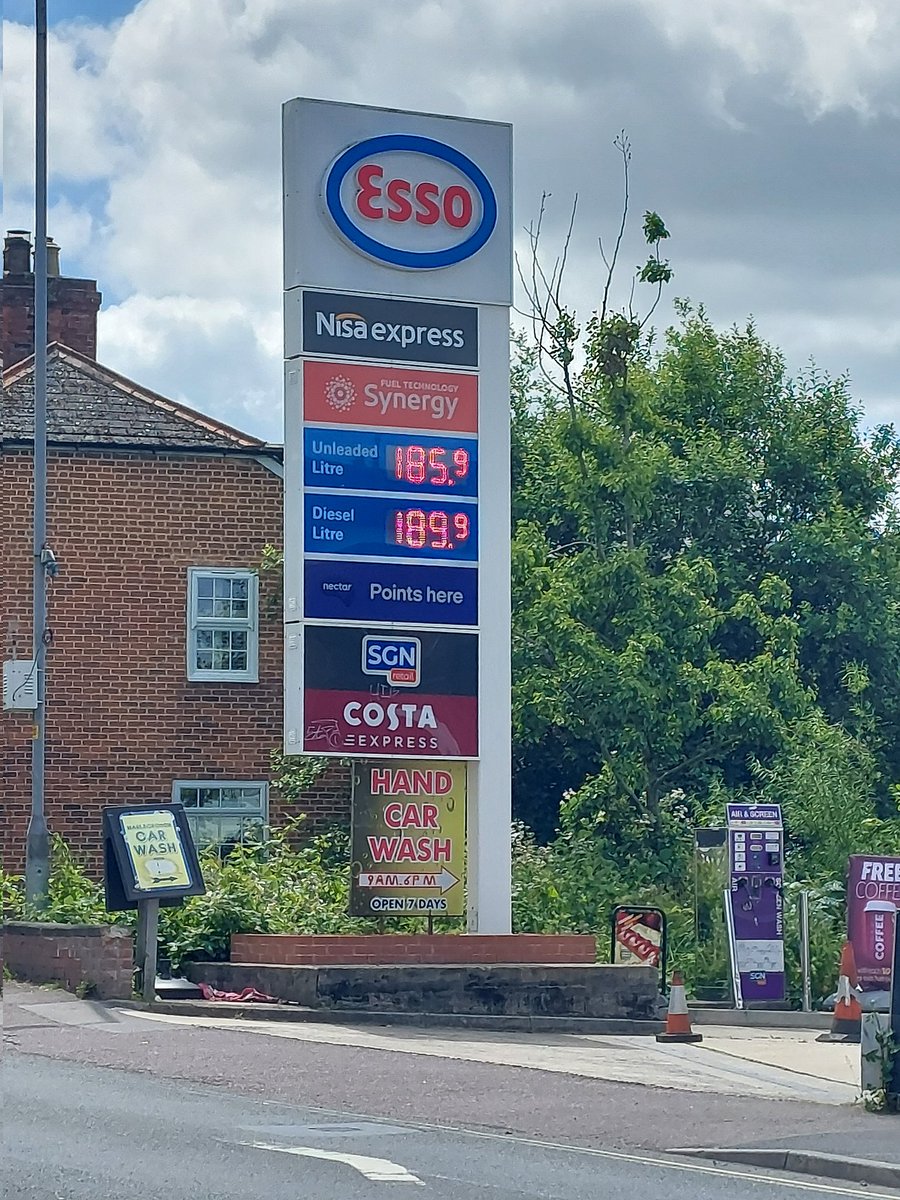 rbodenham57's tweet photo. Went up from 181.9 to 185.9 inside 15 minutes. So much for 5p off fuel duty. It is now laughable #govt #sunak https://t.co/rmXhCk1bAU