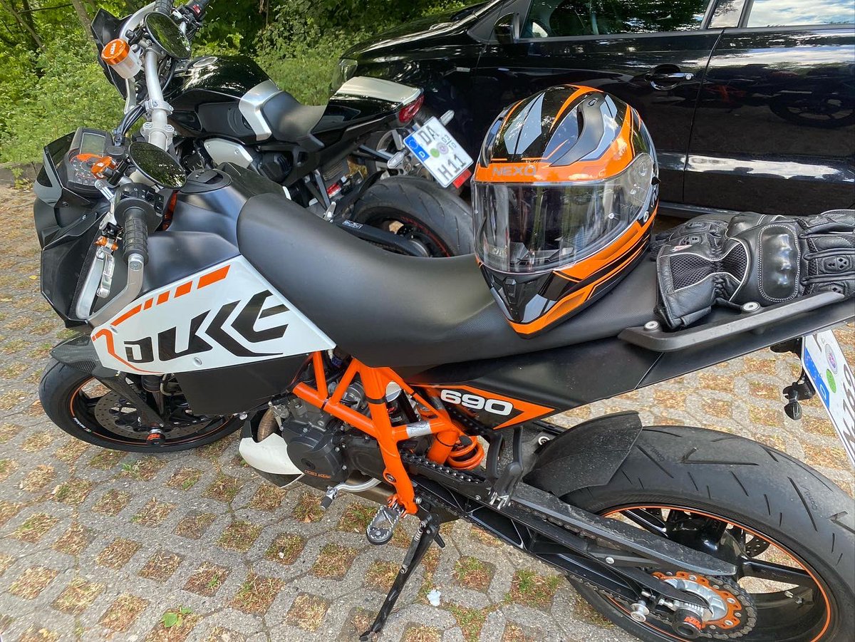 nmakarevic's tweet photo. Europa ( KTM ) versus Azija ( HONDA ) na današnjem moto druženju sa mojim jaranom Salih Redzic.
Jedino to oko mašina inače nema između nas konkurencije , iz istog smo kantona :-) #bike #moto #mc #ktm #honda #motor #motori #motocycle #hondamoto #mc #mcrun #speed #needforspeed https://t.co/Y6wPmahCFH