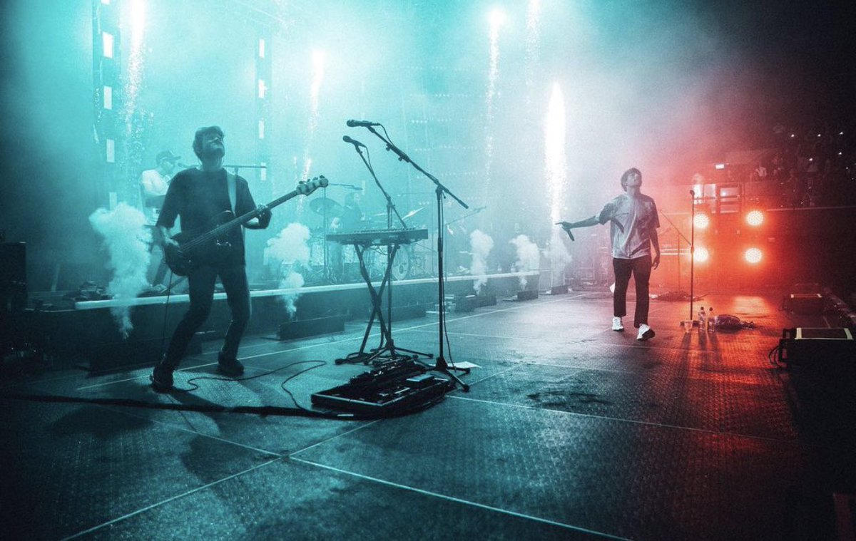PLTTUBr's tweet photo. 📸: Steve Durham (baterista) postou fotos da banda e Louis no palco!

 #LTWT #LTWTBuenosAires

 Via joshuahalling https://t.co/fr5VT4P2OP