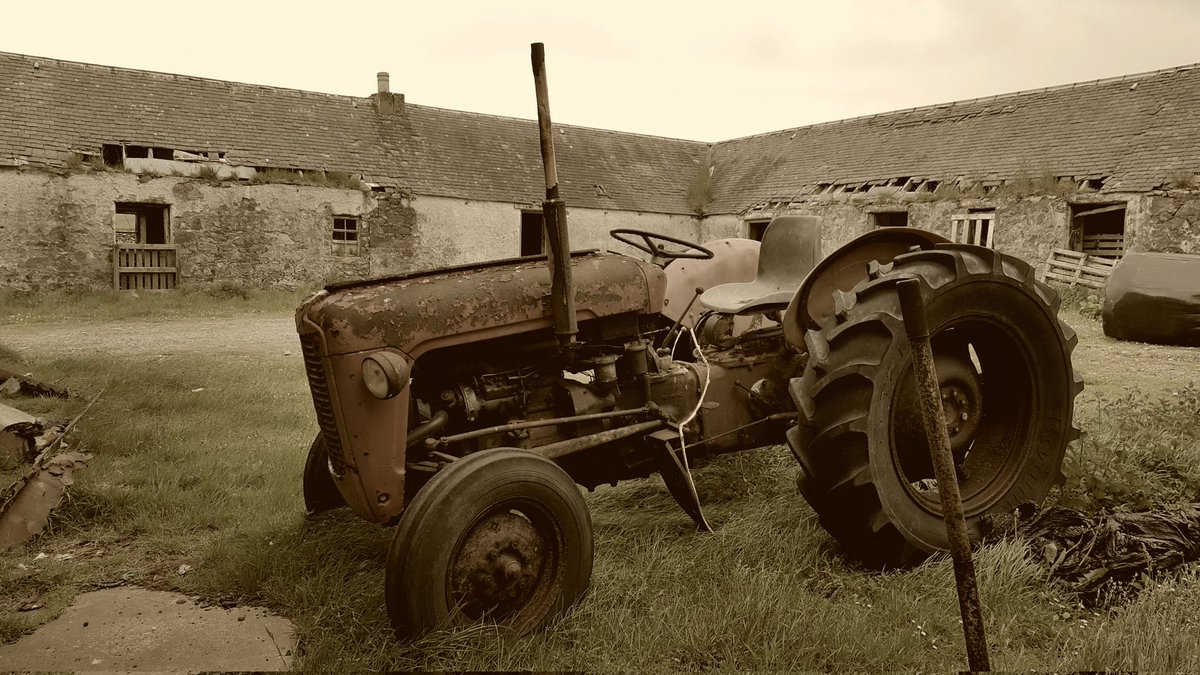 dmwfineart's tweet photo. The whisper of time echoes in forgotten places...
#forgotten #abandoned #crofthouse #tractor #vintagetractor #farmyard #passingoftime #history #shetland #Promoteshetland #visitshetland #wandersexplore #lostplaces #hiddengems https://t.co/NVU1sxInFe