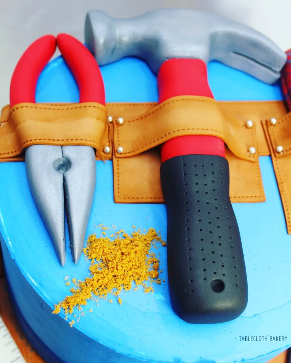 tableclothbkry's tweet photo. Check out this tool belt cake we worked on this weekend! Everything here is 100% handmade 🔨🪛📏🧰
. 
Cake: Yellow cake
Filling: Chocolate mousse
Frosting: Vanilla Swiss meringue buttercream

📸 https://t.co/le6duRUEKF via https://t.co/kLnAhN5FSC https://t.co/h4gkwYXCo8