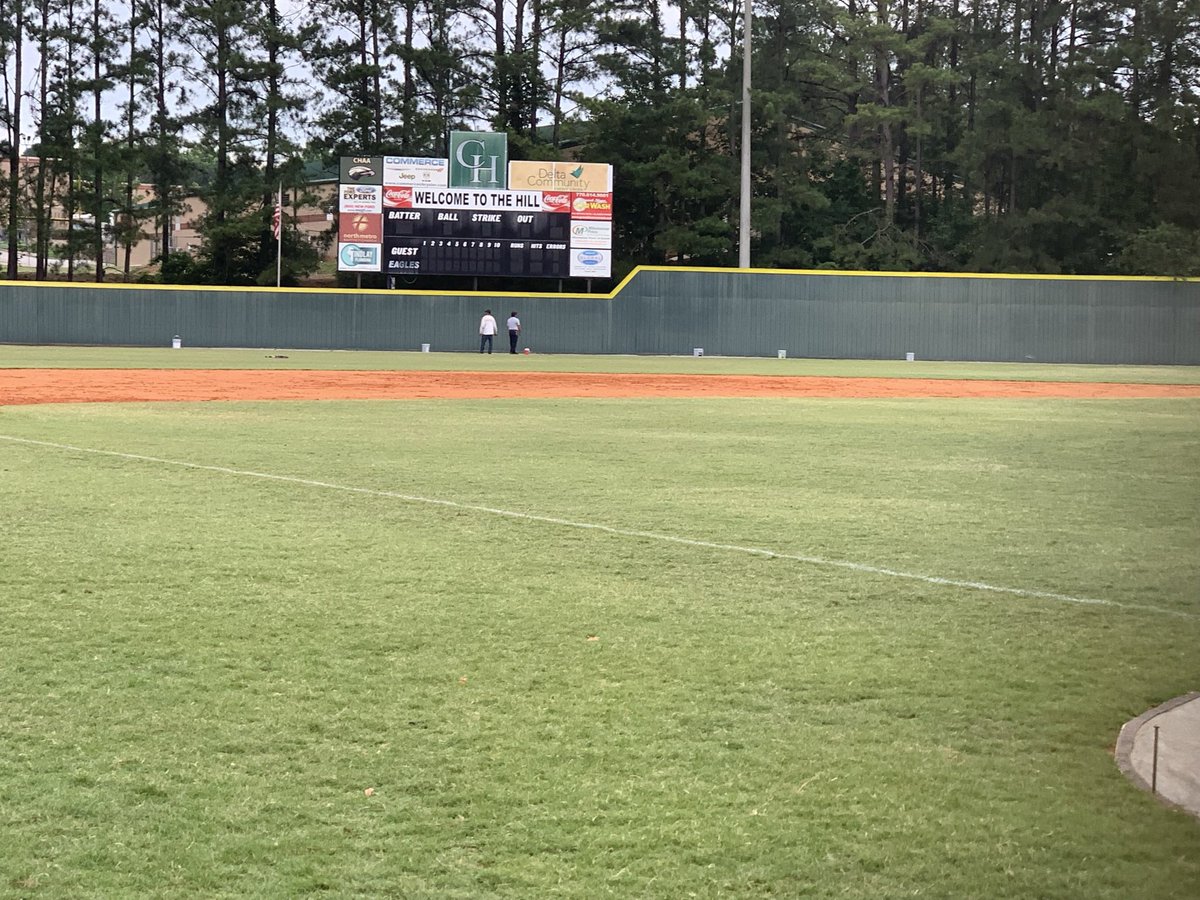 BASEBALL_CHHS's tweet photo. Need to give a shout out to our parents….they showed up and showed out yesterday!! We re-painted our wall yesterday morning and absolutely changed the look of our facility! Gave it a thorough ‘summer’ cleaning, too! #committednotinterested #expectgreatness #menbuiltforothers https://t.co/QXiBIFChjZ