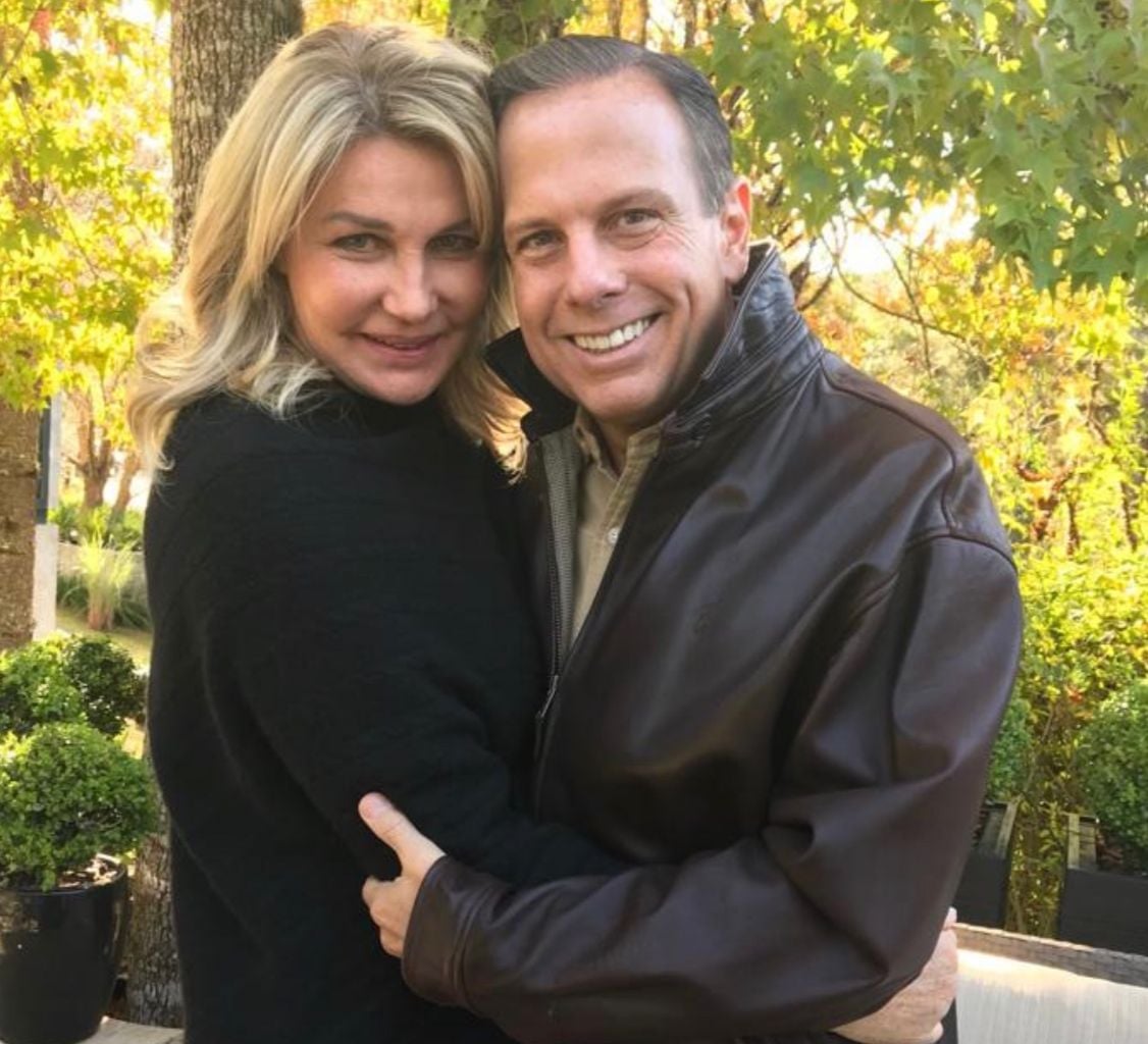 psdbcomdoria's tweet photo. Bia e João Doria ❤️

O Dia dos Namorados foi criado no Brasil pelo pai de João Doria, em 1949, para aquecer o comercio do país. Hoje aquece corações e é a terceira data mais importante para o varejo. Muito orgulho de vocês! 🙏

#PSDBcomDoria https://t.co/eMAhZ2Oavt