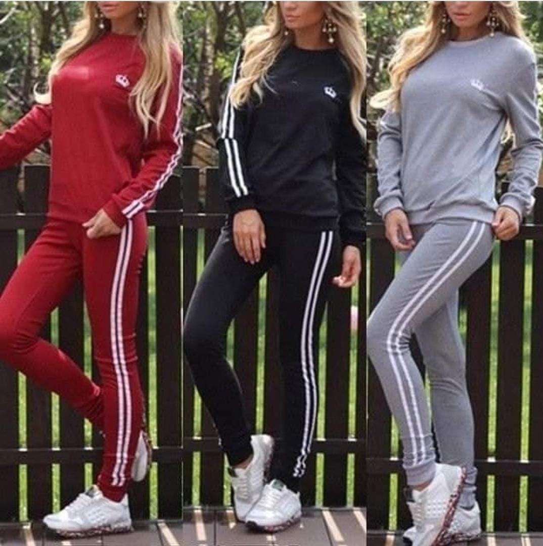 Спортивный костюм женский