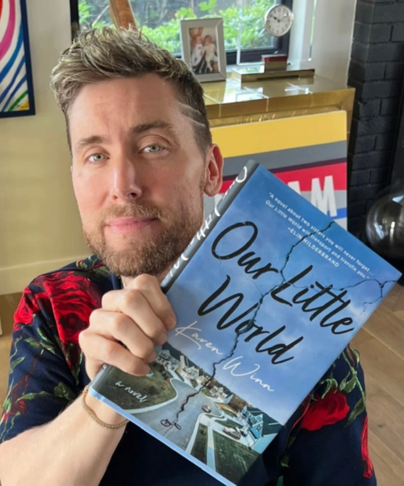 FDUWhatsNew's tweet photo. Lance Bass-approved! Our very own Karen Winn, MFA'09 (Flor), had her book, Our Little World, picked by Lance Bass as his Giggles book club pick. 📖
@FDUAlumni @kbookwriter @DuttonBooks #myfdu #fdu #fairleighdickinsonuniversity #lancebass #ourlittleworld #karenwinn #duttonbooks https://t.co/njKLBVF7Ur