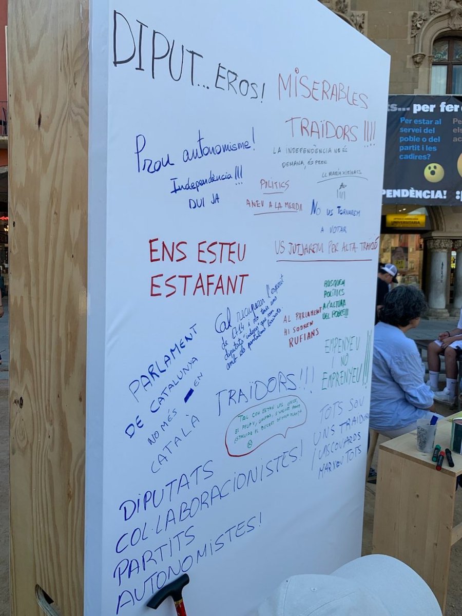 ⏺ GRAN COTARELO .. I EN CATALÀ! 👏👏
Ahir a la Plaça de #Vic va esbossar  les seves propostes per sortir de l'immobilisme autonòmic en un català impecable.
#MoriElMalGovern
#AltTer