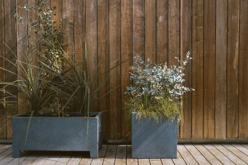 CTapissier's tweet photo. La jardinière haute s’invite facilement dans toutes les pièces de la maison, du salon au balcon, en passant par la chambre et la cuisine ! 🌿

En terrasse ou en intérieur, où metteriez-vous votre jardinière sur pied ? 👇

#AmenagementExterieur #Ame https://t.co/QusqFGzfKM https://t.co/hmYJ1Mwkdi