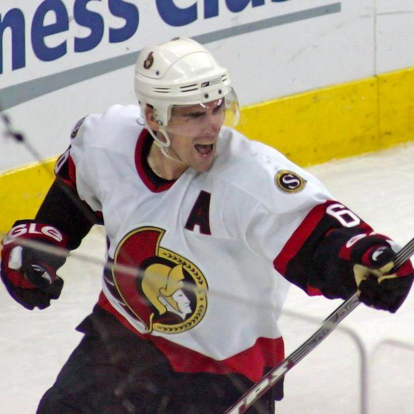 Happy 45th birthday to former defenseman Wade Redden! 