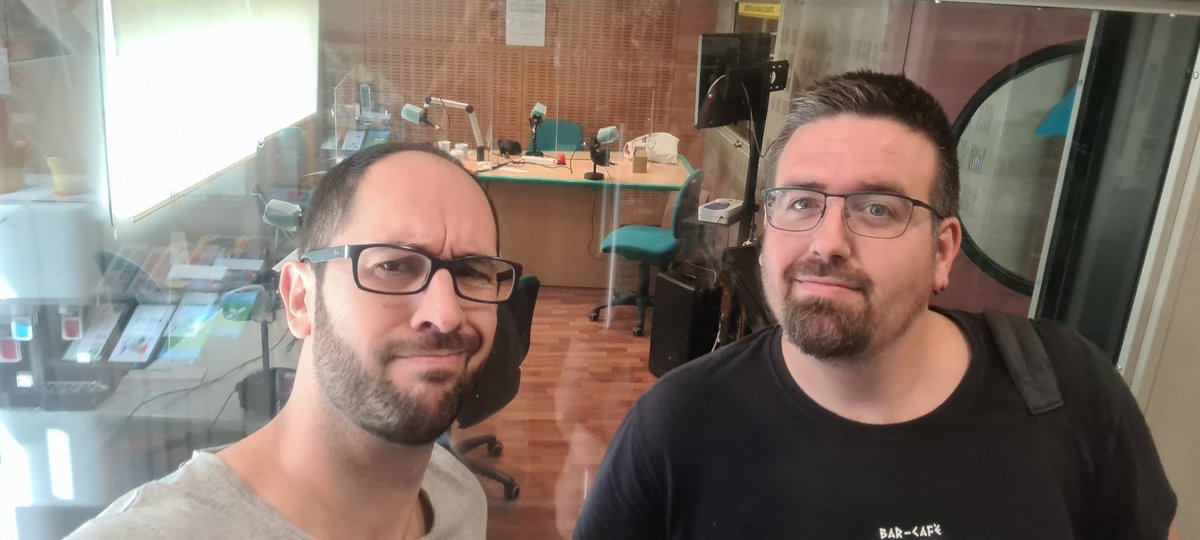 Que fan els companys a <a href="/Radiomolins/">Ràdio Molins de Rei</a> ? Avui estarem parlant una estona amb els companys de <a href="/mirantalcel/">Mirant al Cel</a> de tot una mica. Potser també de castells #cdm #verdclaret #castells #castelleres #castellers #ambtumesamunt #30aniversariCdM