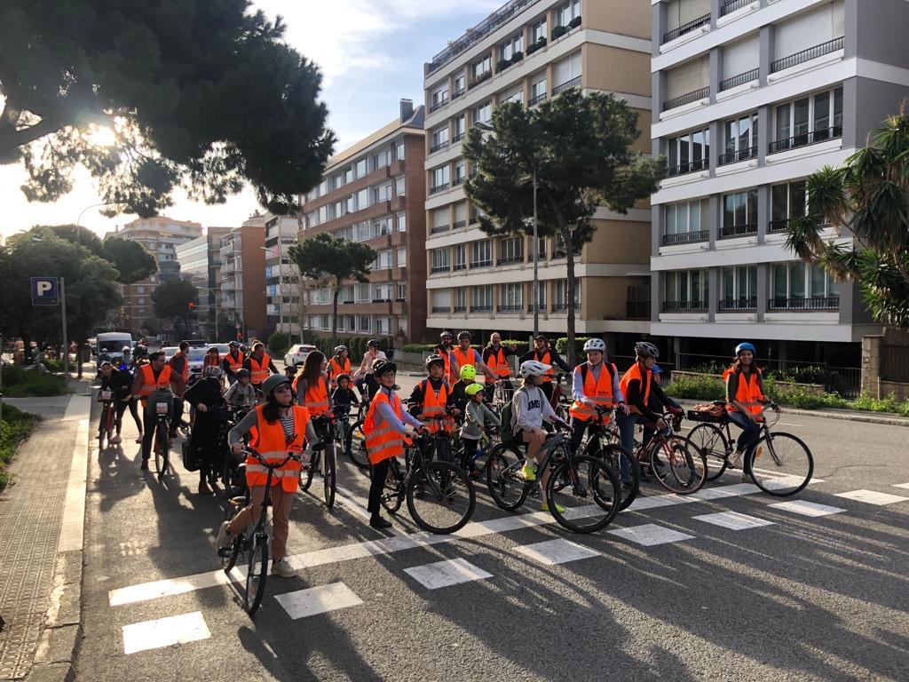 #bicibus a la Via Augusta, us l'imagineu per un #carrilbici de fireta?