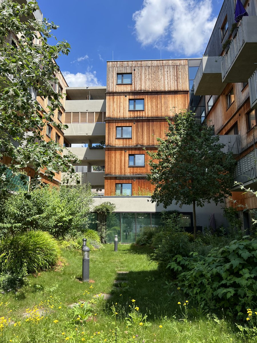 Qagggy's tweet photo. Vienna is a land where social housing looks more desirable than market rate back home. https://t.co/M1Jp4Vs36Y