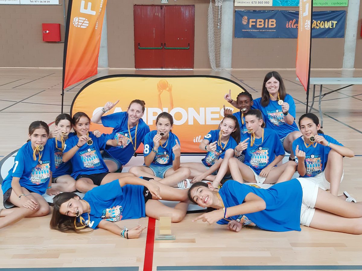 cblasalle's tweet photo. Aquí tenéis a las flamantes Campeonas de Baleares Mini. 

Enhorabuena equipo!!!  Un UGUI por vosotras!!! https://t.co/vYoMM7wJC1