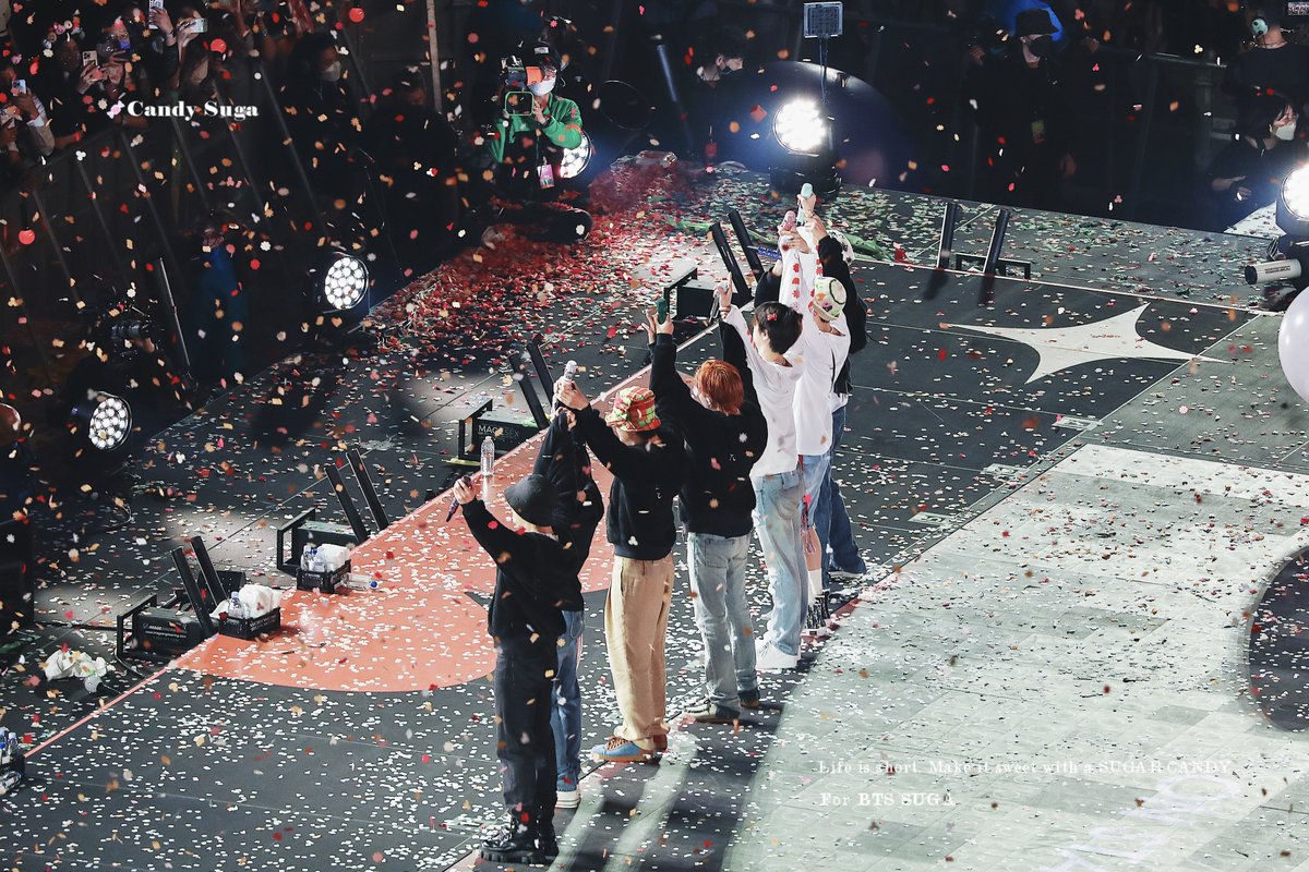 candySUGA309's tweet photo. 방탄소년단의 데뷔 9주년을 축하합니다

THE BEST IS YET TO COME

#방탄_9주년_축하해
#BTS9thAnniversary https://t.co/RnM3r4uOcc