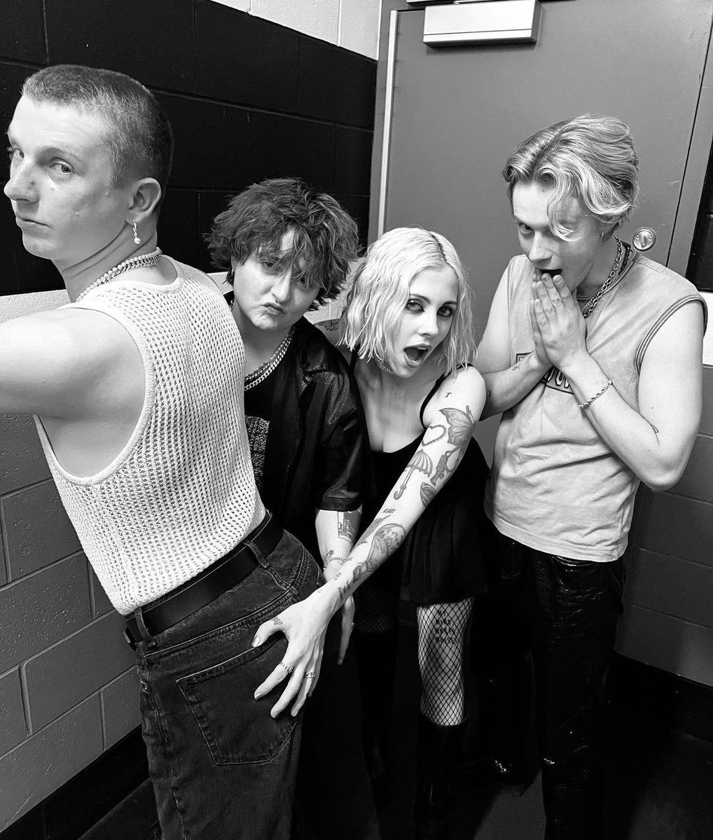 First night with <a href="/5SOS/">5 Seconds of Summer</a> was fun🍒