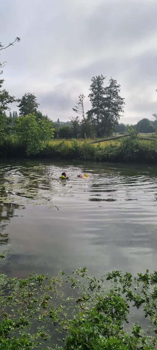 sdis27's tweet photo. Chaque jour les #sapeurspompiers du colonel HC Ducouret sauvent des vies … Aujourd’hui les #sauveteursAquatiques ont aussi sauvé un #veau tombé dans la #Risle 

#chaquevieCompte pour les @PompiersFR #soldatsdelavie 
#bienetreAnimal https://t.co/JLMdx0sqo8