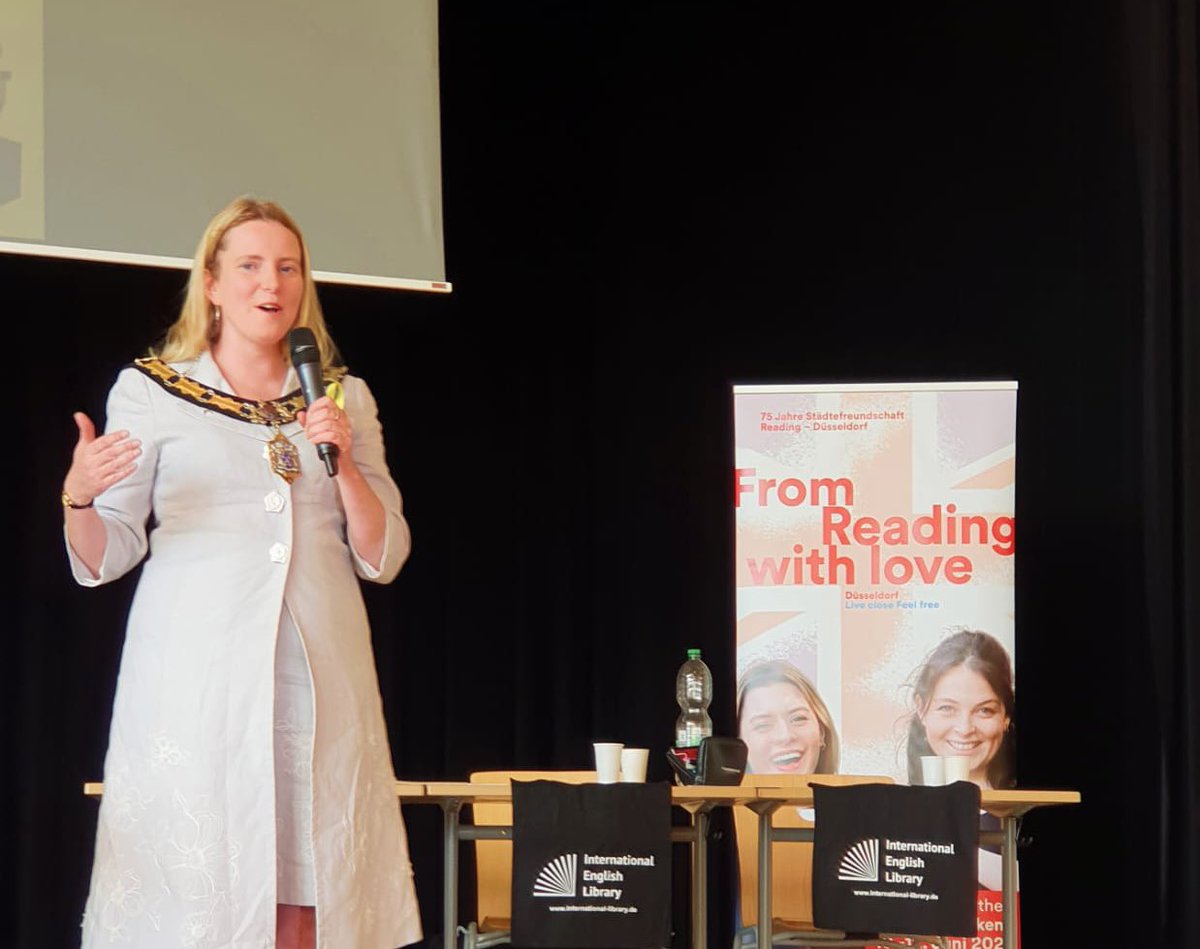 RafeCourageFCDO's tweet photo. Reading-Düsseldorf 75th anniversary events continued! An inspiring schools debating competition, run by the #InternationalEnglishLibrary & won by Max Planck Gymnasium, followed by #EnglishTheatreDüsseldorf’s stunning premiere of Romeo & Juliet at a ruined castle by the Rhine! https://t.co/Gi5SpKTUgc