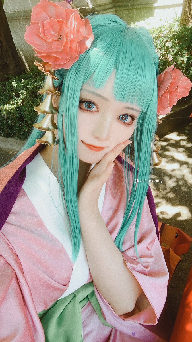 コスプレイヤーるーみ One Piece 光月日和 髪飾りはディップフラワーで