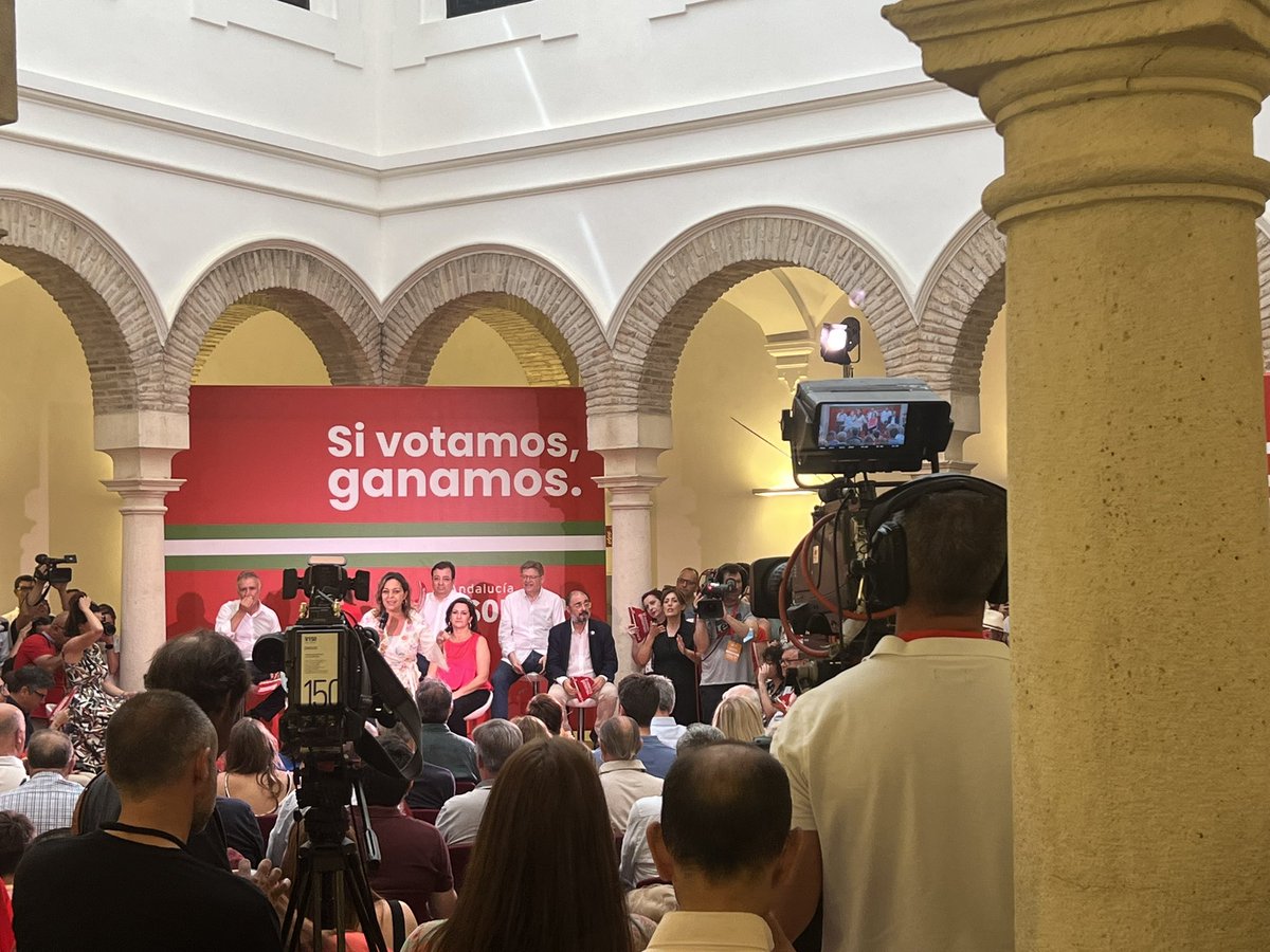 psoenortesierra's tweet photo. #SiVotamosGanamos 🌹 Tenemos un gran acto con  @_JuanEspadas y con los presidentes y presidentas autonómicos socialistas de España 💪🏻 
#VotaPSOE https://t.co/qX4bO7RQM4