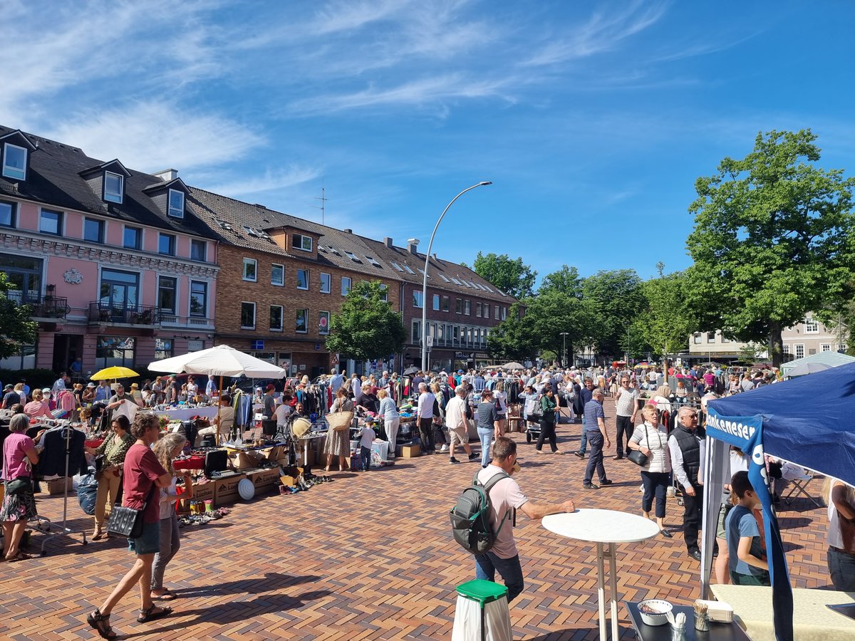 BBVeV's tweet photo. Heute findet wieder der Flohmarkt in #Blankenese statt. https://t.co/GYulDkxgXd