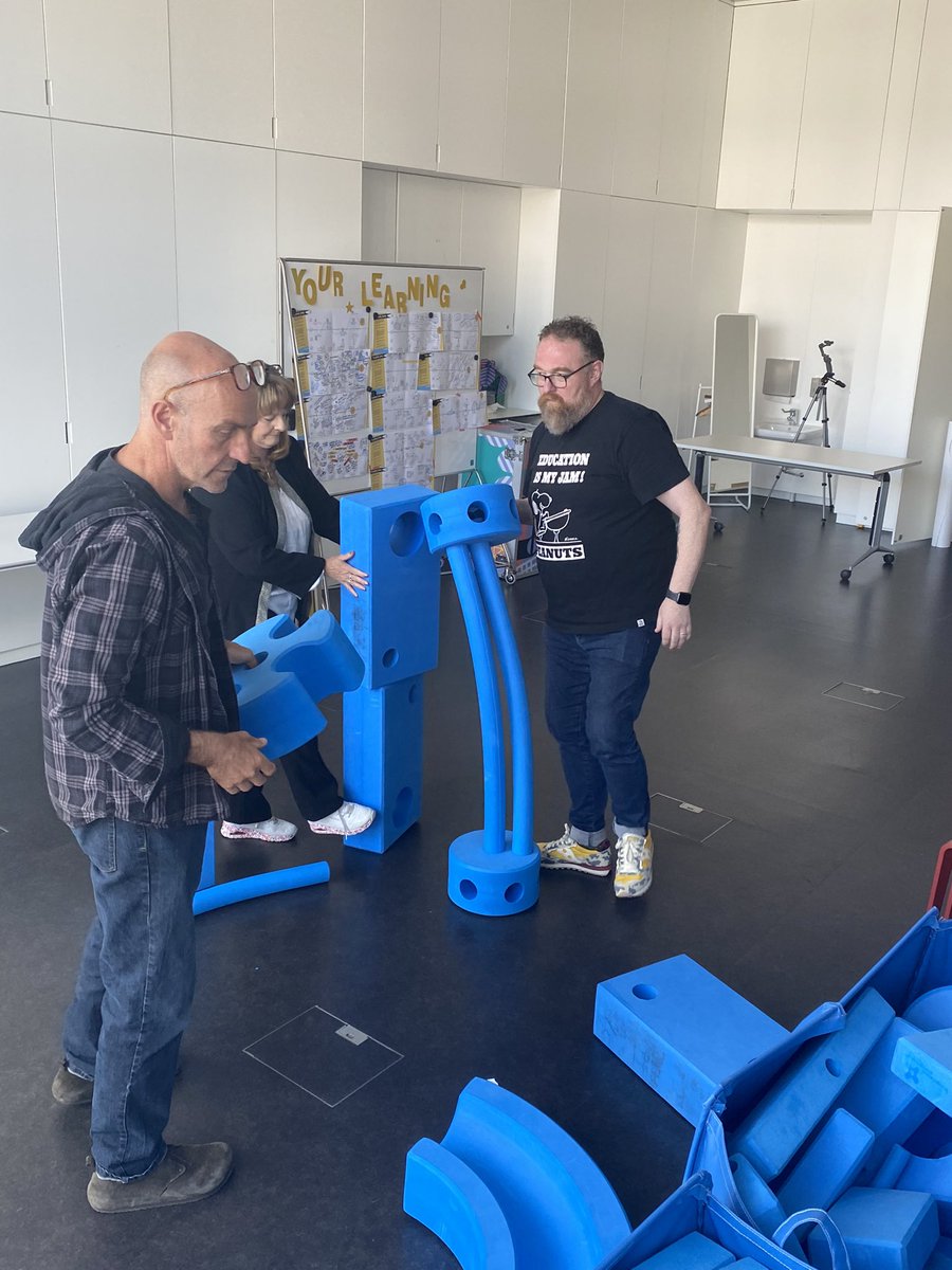 What’s going on here? My colleague Phil with his <a href="/EduJamUK/">EduJam</a> team going wild prototyping their #education #change <a href="/SDinEducation/">SDinEducation</a>