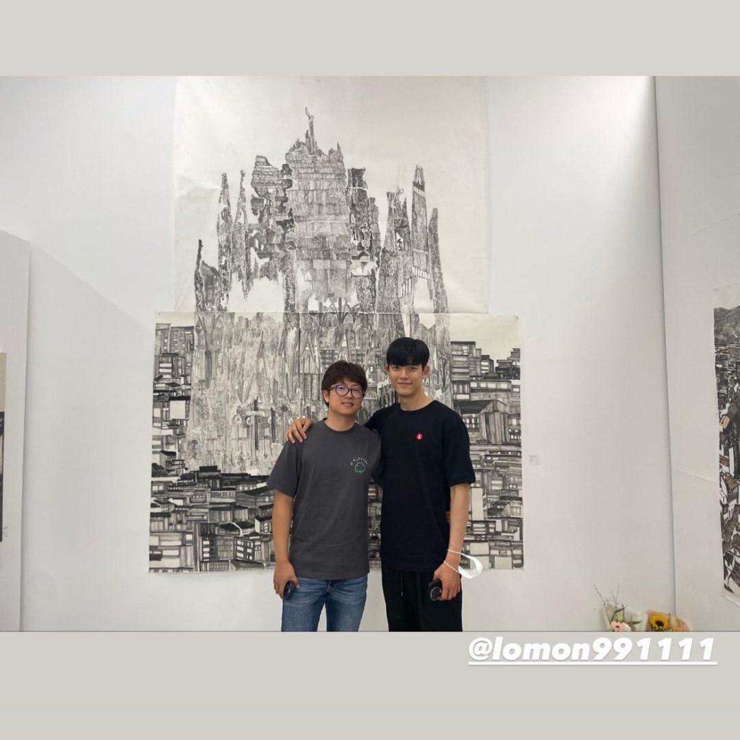 parksolomon_kr's tweet photo. lomon went to his friend's gallery/exhibition today

#LOMON #로몬 https://t.co/klw4Koe10v