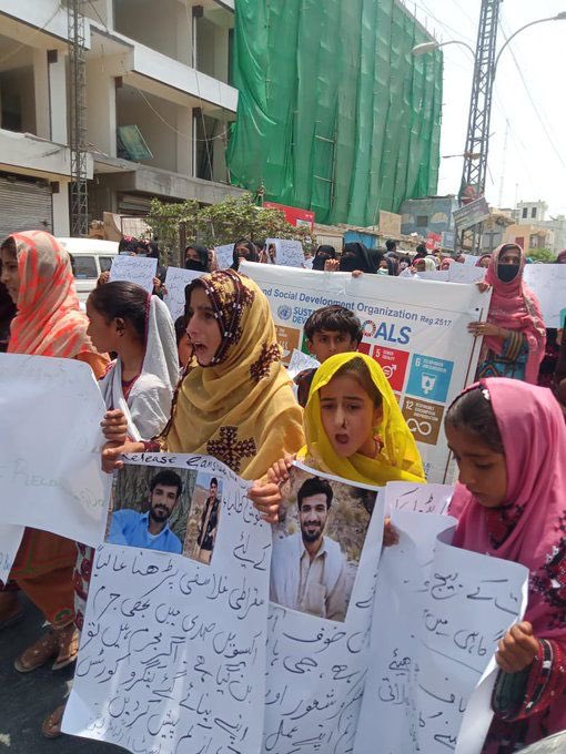 BST_kech's tweet photo. A peaceful protest was held today against enforced dissapearances of Doda and Gamshad at Turbat. A huge number of people participated in the peaceful protest for the safe recovery of Doda Baloch, Gamshad Baloch and other missing persons.
#SaveBalochStudents
#ReleaseDodaAndGamshad https://t.co/dkXSxIRfhd