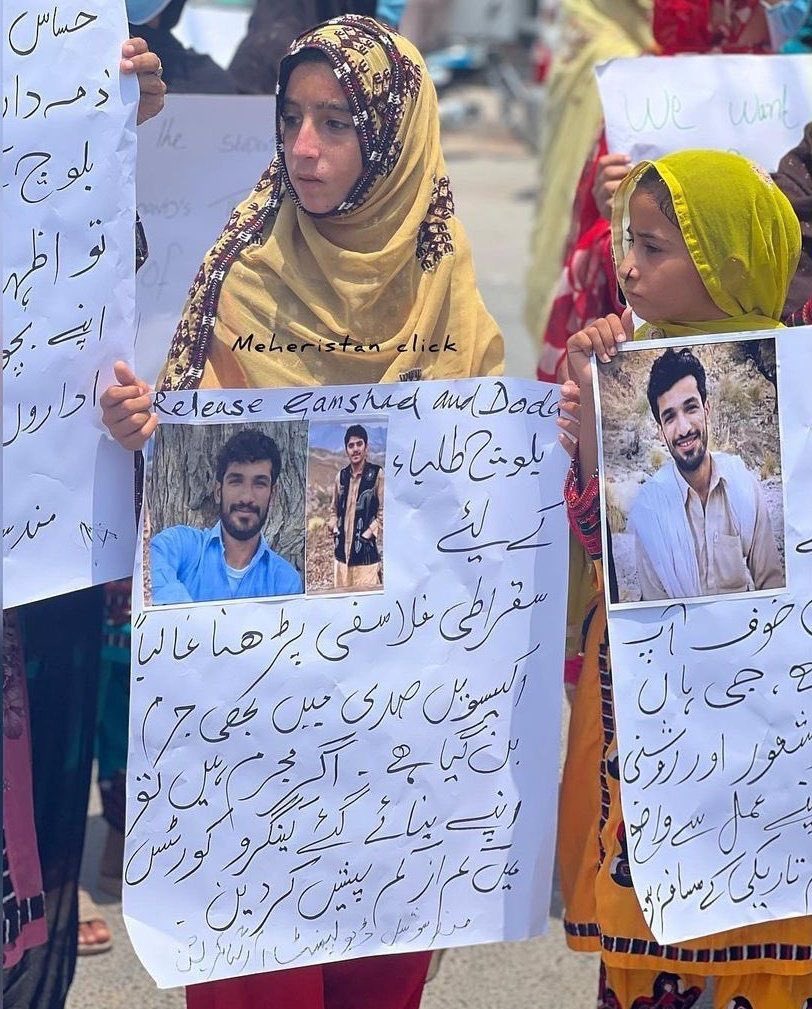 BST_kech's tweet photo. A peaceful protest was held today against enforced dissapearances of Doda and Gamshad at Turbat. A huge number of people participated in the peaceful protest for the safe recovery of Doda Baloch, Gamshad Baloch and other missing persons.
#SaveBalochStudents
#ReleaseDodaAndGamshad https://t.co/dkXSxIRfhd