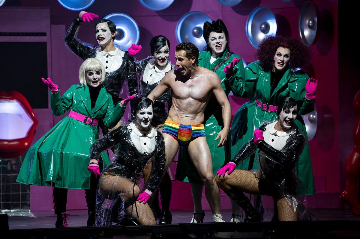 Unser Tagestipp zum Sonntag: Premiere von #TheRockyHorrorShow der <a href="/LabueSachsen/">Landesbühnen Sachsen</a> im Alten Schlachthof. 19.30 Uhr geht es los.