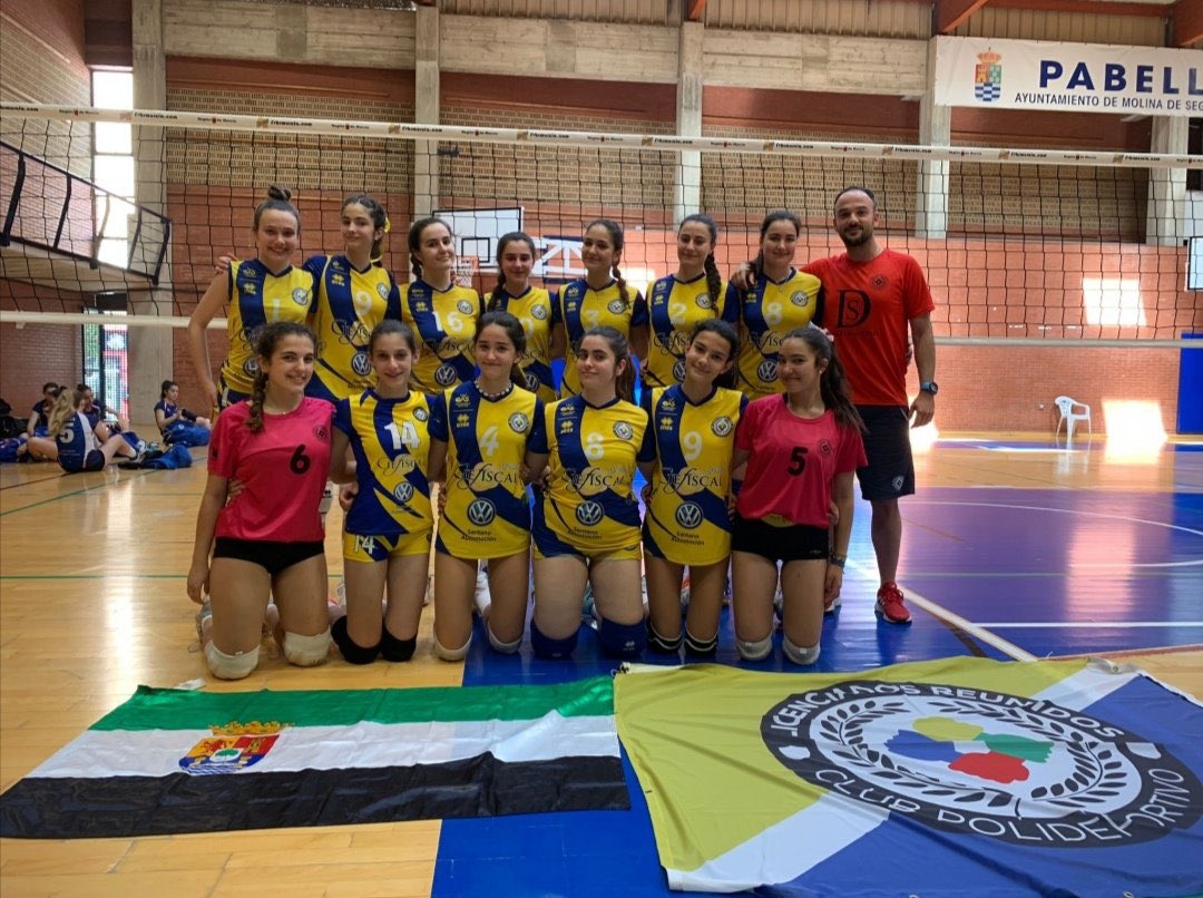 andresliceran's tweet photo. Gran temporada de las cadetes del @cplicen que acaban en el puesto 18 en el Campeonato de España celebrado en Murcia.

¡Buen trabajo chicas!
@DeporteCaceres_ 
@Ayto_Caceres 
@paularopa https://t.co/uFc6wALm0P