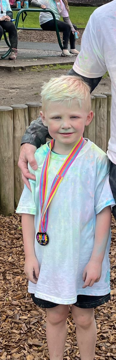 DeniseMcCaffer5's tweet photo. The Mccafferty’s took part in a family colour fun run this morning at Calderglen. @WoodheadPrimary https://t.co/jr7Hr9r35J