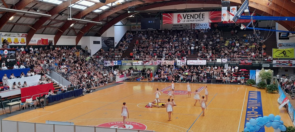 lelannic77's tweet photo. Quel spectacle à la salle Vrignaud pour ces championnats de France de twirling bâton! #VilledeChallans #FFSTB #Challans https://t.co/HxdYWL7Tvf