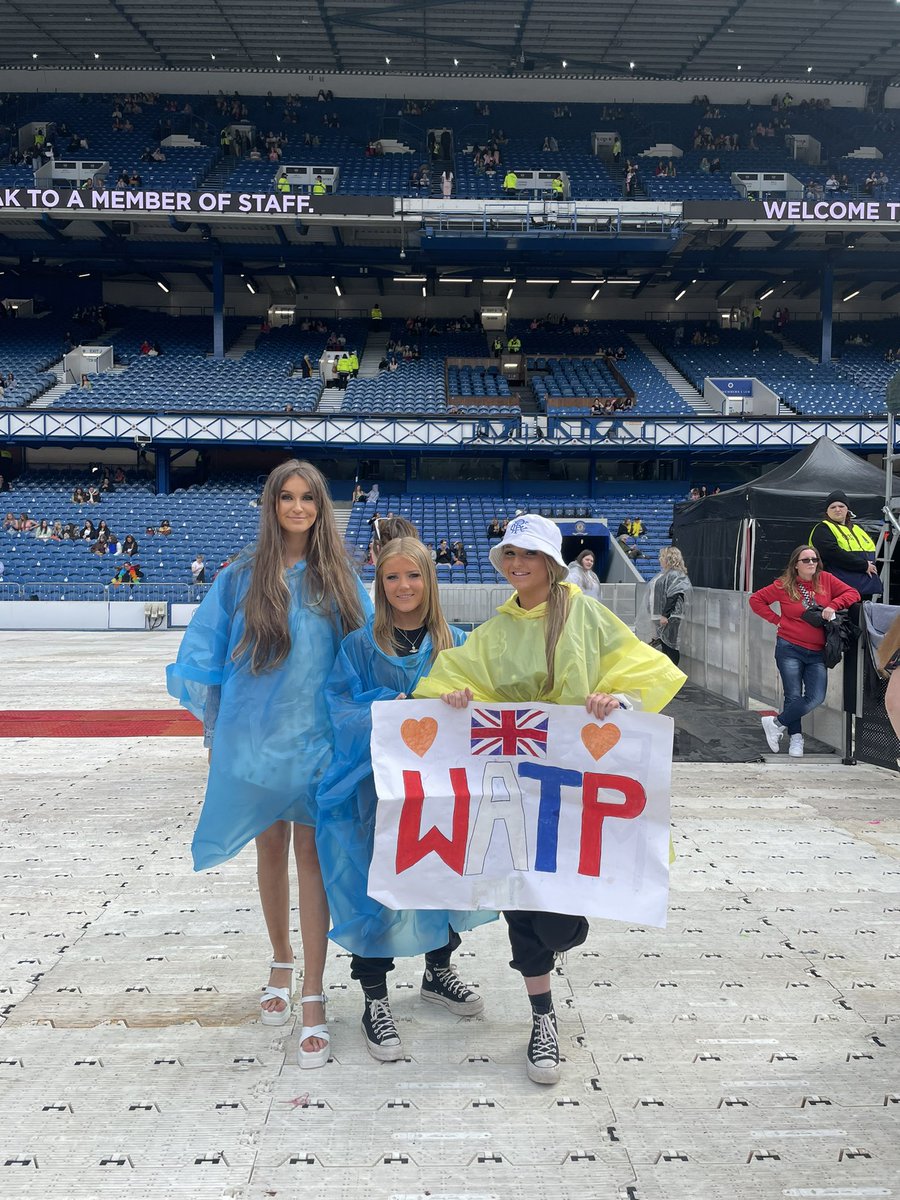 Zoeemac1's tweet photo. @Danimi72 @WhiskyQueen89 i made the sign x https://t.co/UTX9iHmAQm