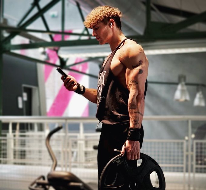 I hope you&rsquo;ve all had a great weekend! 👊 https://t.co/tjA1y3zTEY