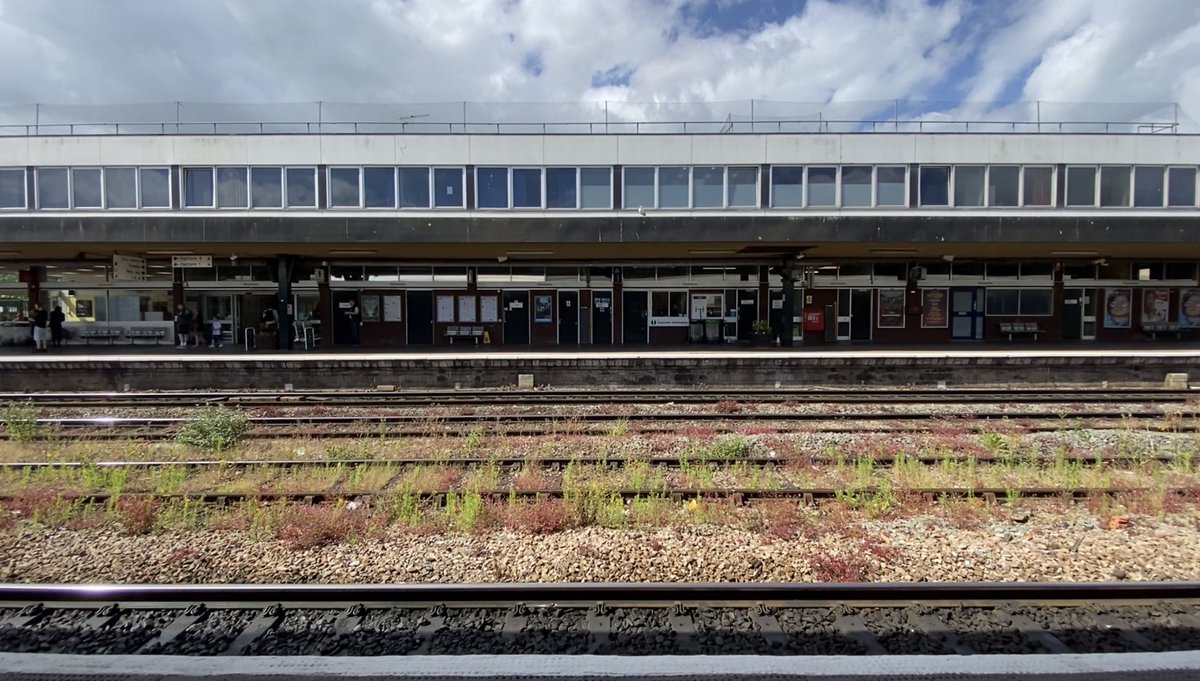 MrTimDunn's tweet photo. Fun facts! Gloucester railway station’s main building may be a horrific mistake, BUT it opened in 1977 with enlarged platform… measuring 1977 ft. Built to fit 2 InterCity 125s, it’s UK’s longest continuous station platform (tho Scarborough has the longest station seat at 456ft). https://t.co/36TIWDKMBi