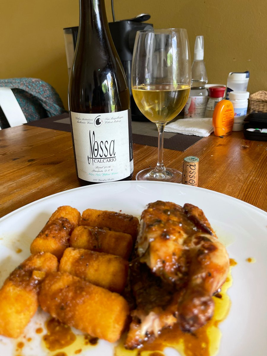 joukesp's tweet photo. #SundayLunch #ChickenALOrange #Croquettes #Bical
Final result was stunning, if I say so myself!
Changed my mind last minute & opened ‘ 19 Bical by @PatoFilipa. Wise decision! Cut finely tru the caramelised orange marinade.
92-94
Muito bom! Dá me mais vinho, porque a vida é nada! https://t.co/q9fREvBwEe