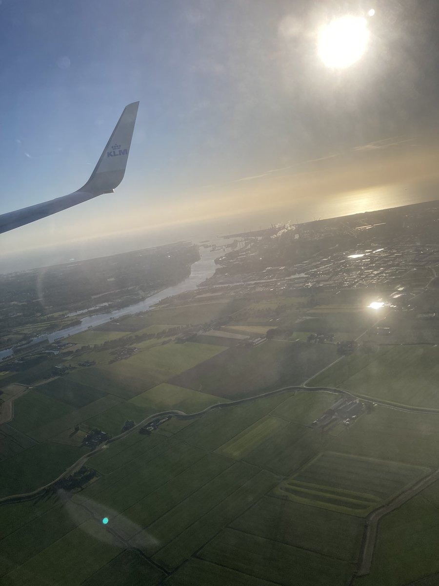 SunshineCheek's tweet photo. Nou mensen ik ben thuis hoor!
De #klm heeft mij veilig thuis gebracht en door “gedoe” extra dankbaar en credits voor de crew van KL1040 🙏🏼
Dank aan #VZA voor het thuisbrengen!
Thuiszorg geweest, alles afgestemd en voorlopig lig ik hier nog wel even zei de verpleegkundige 🙈 https://t.co/acDaFAc9f6