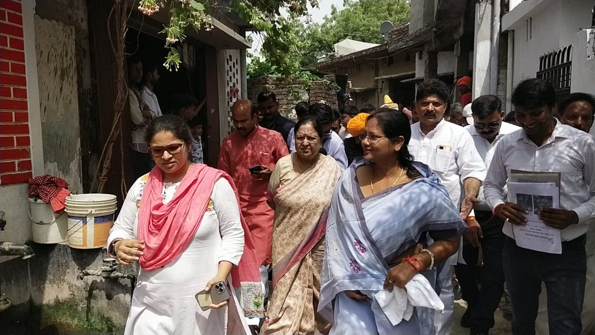 माननीय प्रभारी मंत्री बस्ती मंडल श्रीमती बेबीरानी मौर्या जी द्वारा शहर के तुर्कहिया स्थित #मलिनबस्ती का निरीक्षण किया गया।

<a href="/CMOfficeUP/">CM Office, GoUP</a> 
<a href="/UPGovt/">Government of UP</a> 
<a href="/ChiefSecyUP/">S.P. Goyal, Chief Secretary, GoUP</a> 
<a href="/spgoyal/">SP Goyal</a>
<a href="/ShishirGoUP/">Shishir🇮🇳</a>