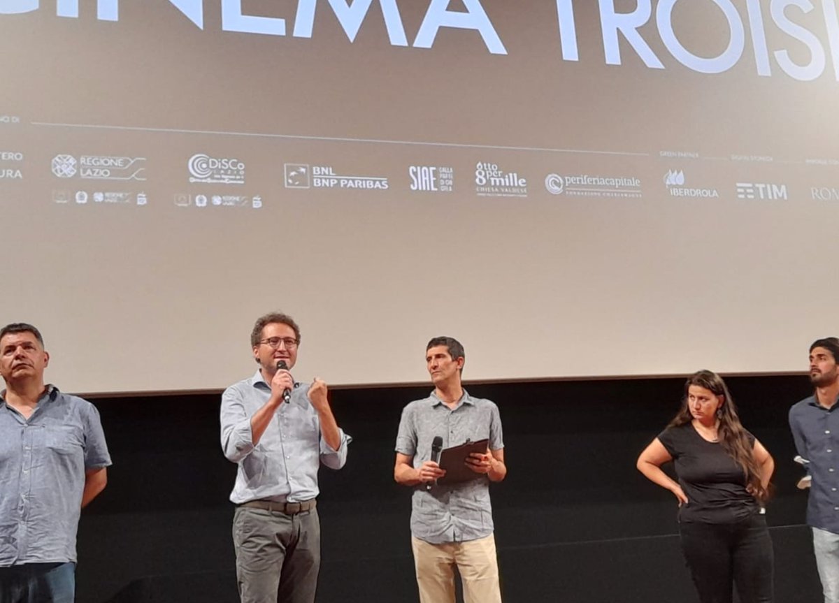 andreabernabeo's tweet photo. #Kurdistan: la madre di tutte le tragedie dimenticate. Ne abbiamo parlato dopo la proiezione del bellissimo film @jiboazadiyefilm ("La fine sarà spettacolare") nell'ambito della rassegna "Venti di Mesopotamia".   @NOBAVAGLIO_org @UIKIONLUS https://t.co/24VyKFvX8A